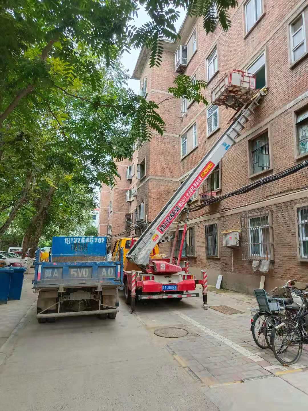 高空路燈作業(yè)車